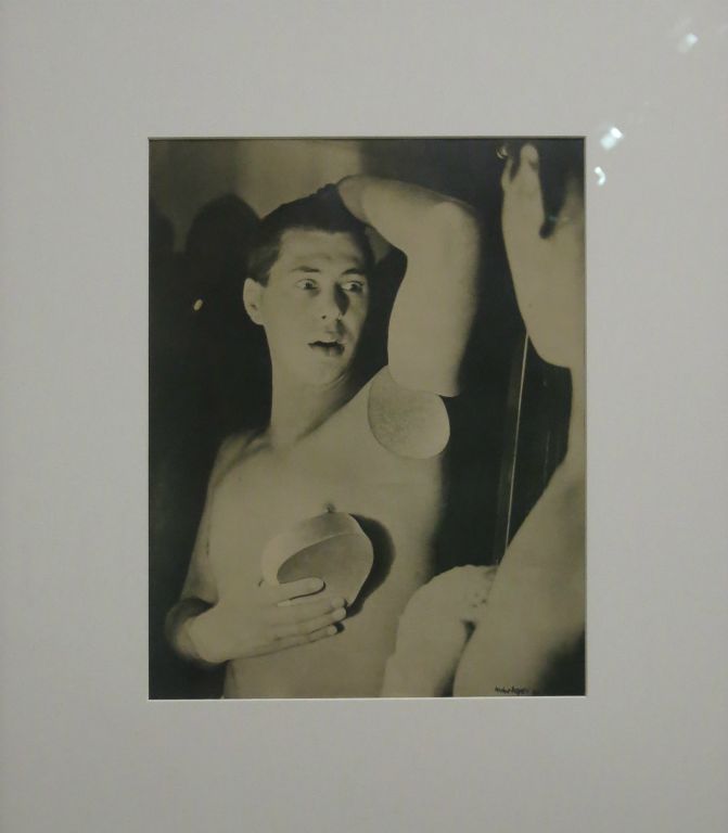 Humainement impossible (photo autoportrait avec travail de retouche de Herbert Bayer, 1932)